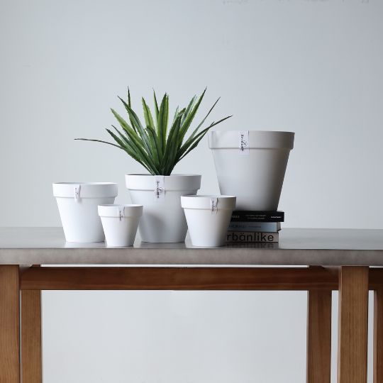 Plant Culture Urban Planter – F1 Tall Curve w/ Catch Plate for plants