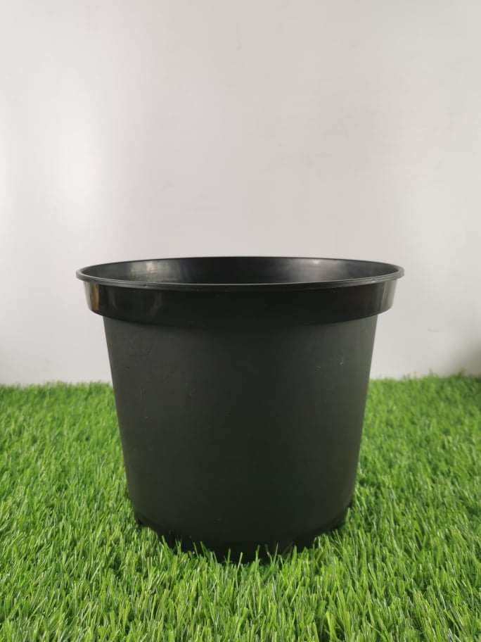 Basic Planter in Black | Plastic Pots